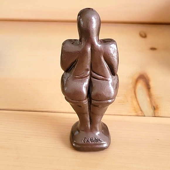 Venus of Dolni Vestonice Statuette Signed - Picture 3 of 7